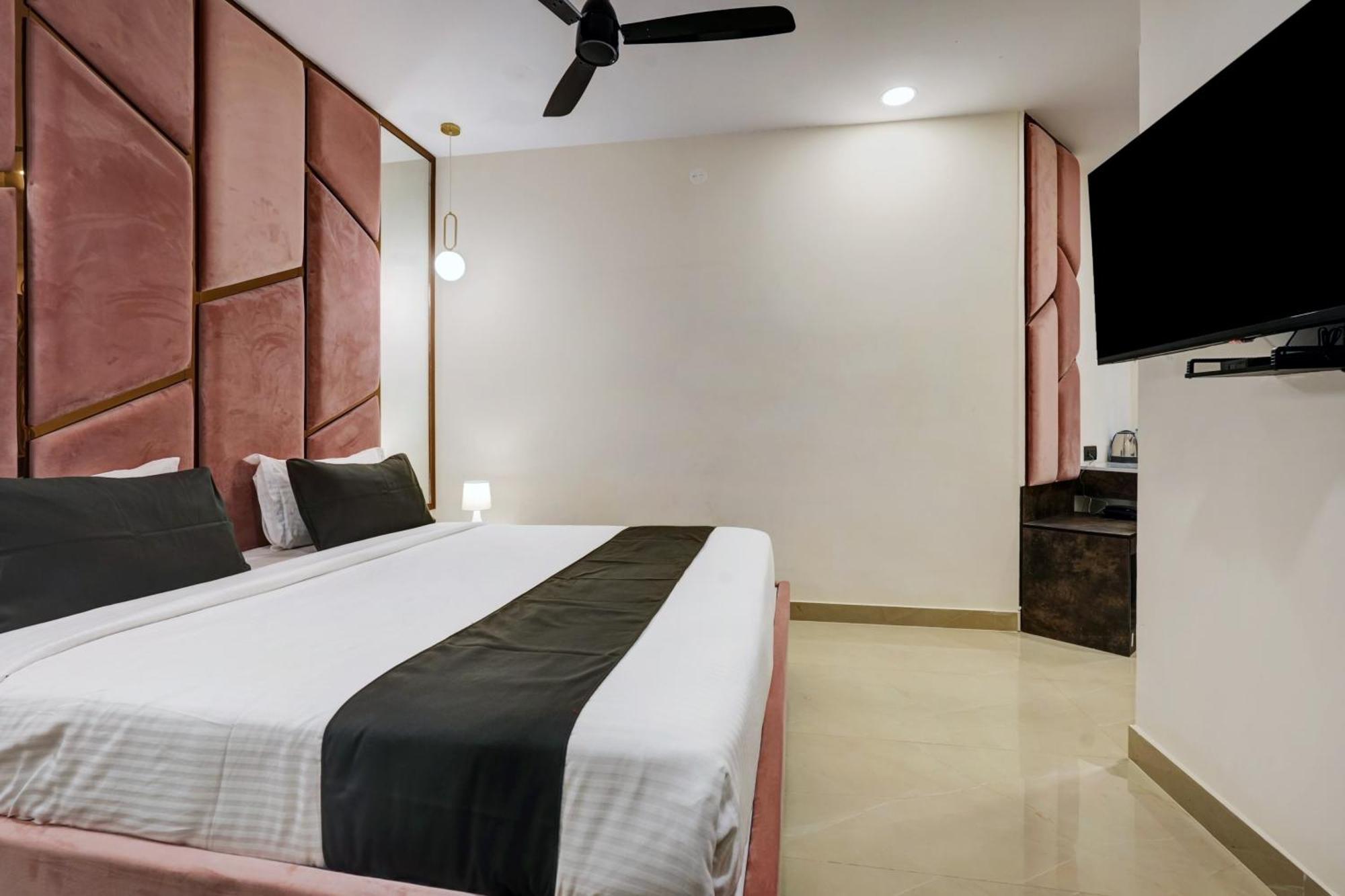 Astra Hotels & Suites - Koramangala Бангалор Экстерьер фото